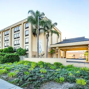 https://comfort-inn-suites.topanaheimhotels.com