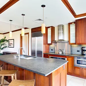 https://fifth-floor-upgraded-villa-with-sunset-view-beach-tower.hotelsinhawaii.org
